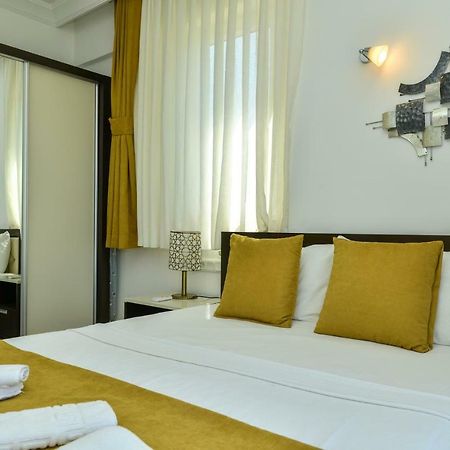 Saros Apartments Calis Beach Fethiye Exteriör bild