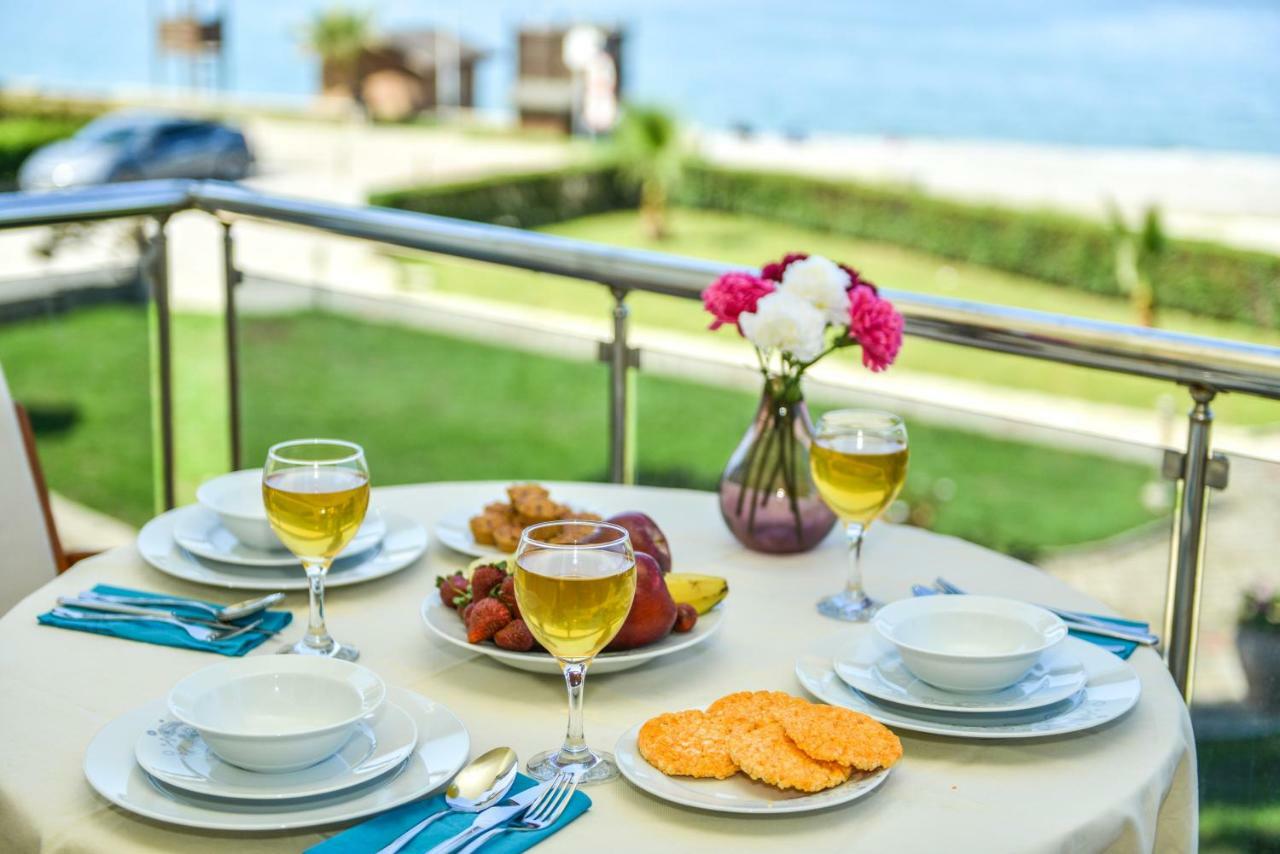 Saros Apartments Calis Beach Fethiye Exteriör bild