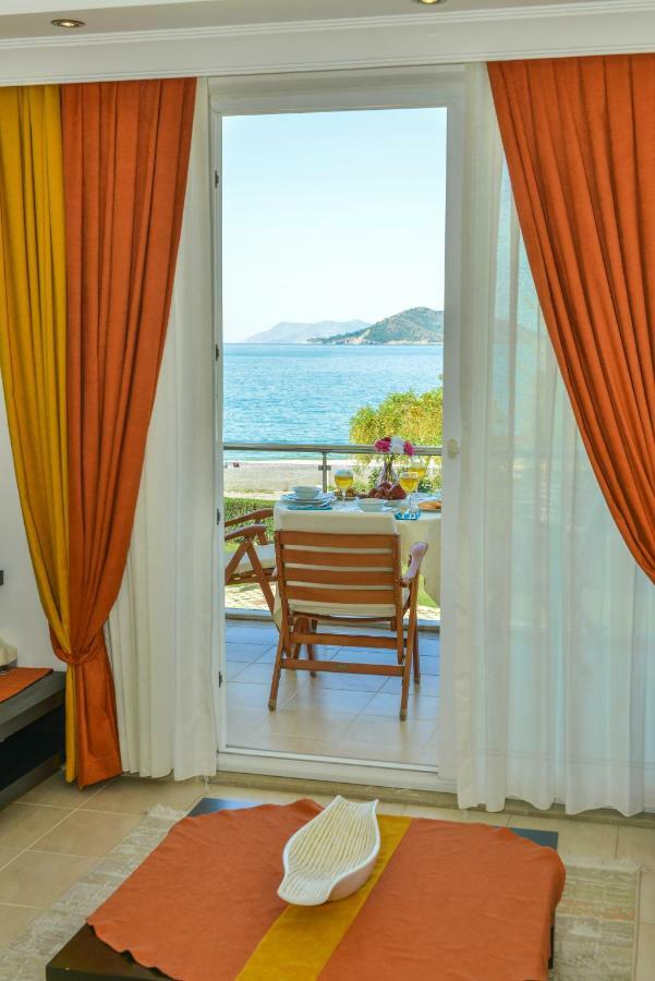 Saros Apartments Calis Beach Fethiye Exteriör bild